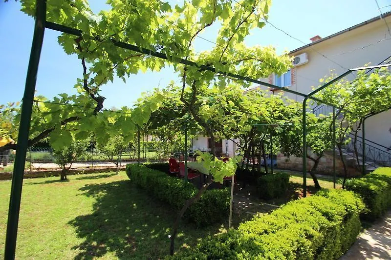 Apartment The Green House - 20M From The Beach Novigrad