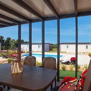 Adria Mobile Homes In Kastanija Park za odmor